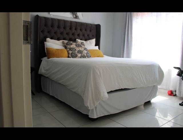 2 BEDROOM TOWNHOUSE FOR SALE IN ALBERTSDAL